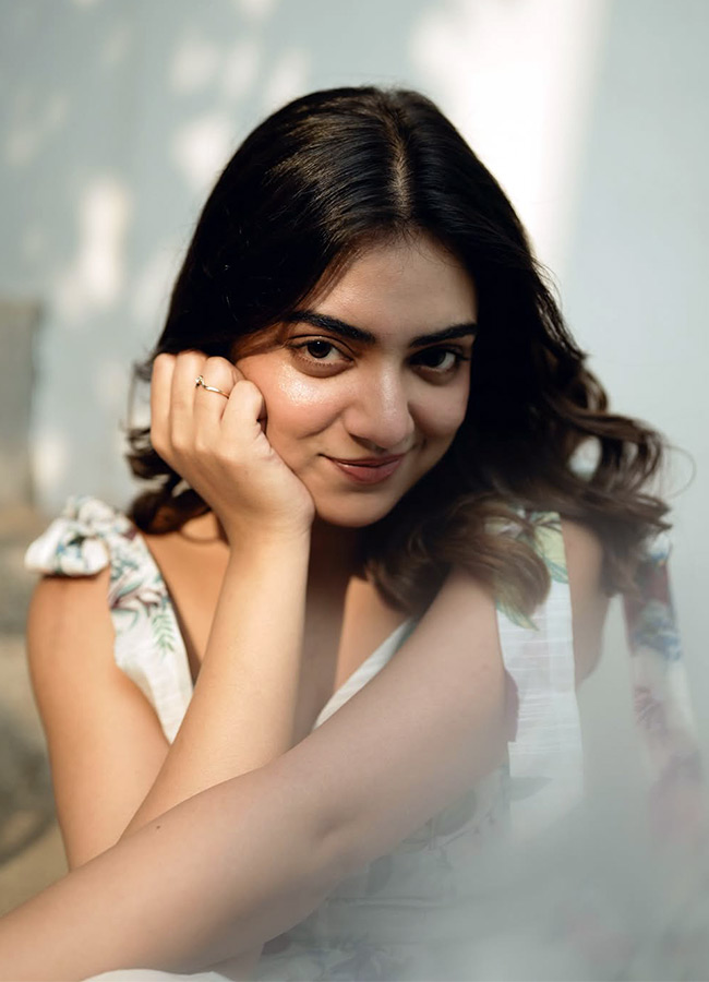 Nazriya looks cute in a short gown photos14