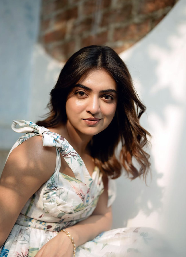 Nazriya looks cute in a short gown photos2