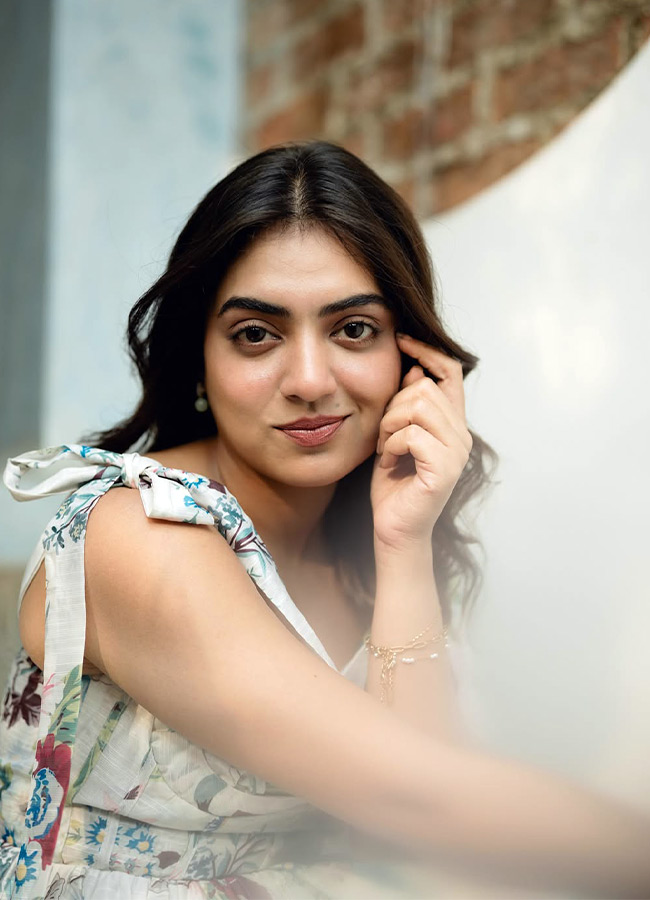 Nazriya looks cute in a short gown photos3