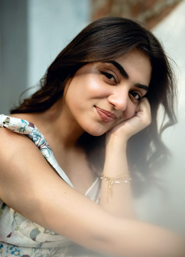 Nazriya looks cute in a short gown photos4