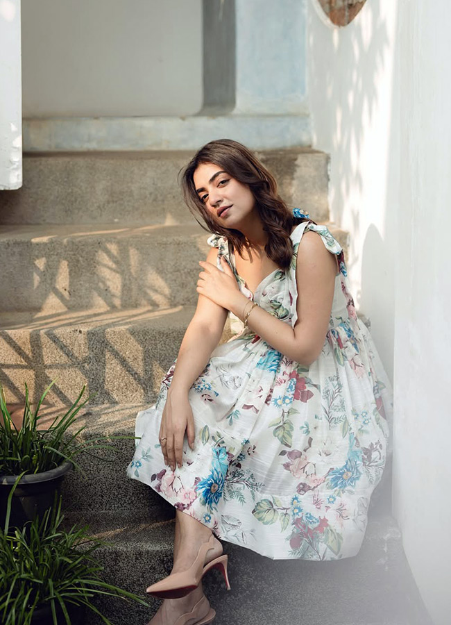 Nazriya looks cute in a short gown photos7