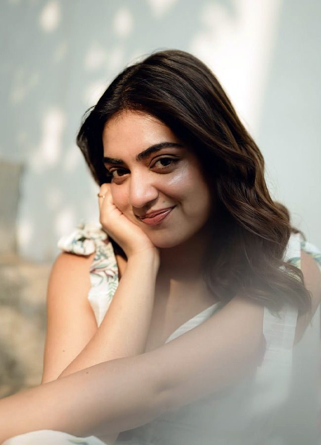 Nazriya looks cute in a short gown photos8