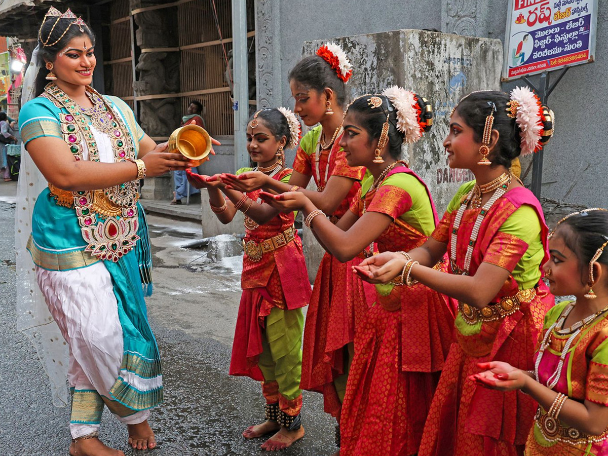 SRI GOVINDARAJA SWAMY ENCHANTS DEVOTEES IN MOHINI AVATAR Photos6