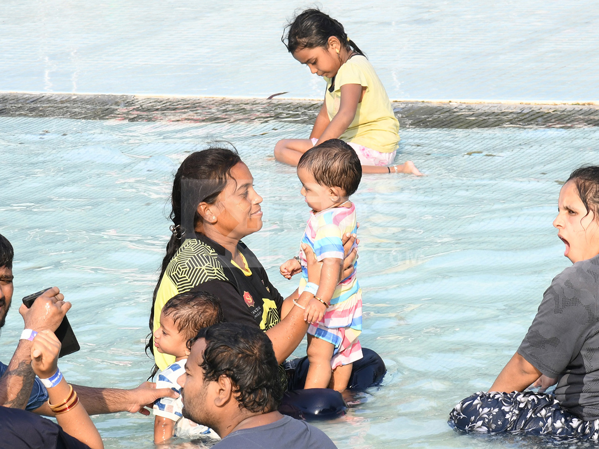 Summer Effect Huge Crowd in Jalavihar is Waterpark Hyderabad11