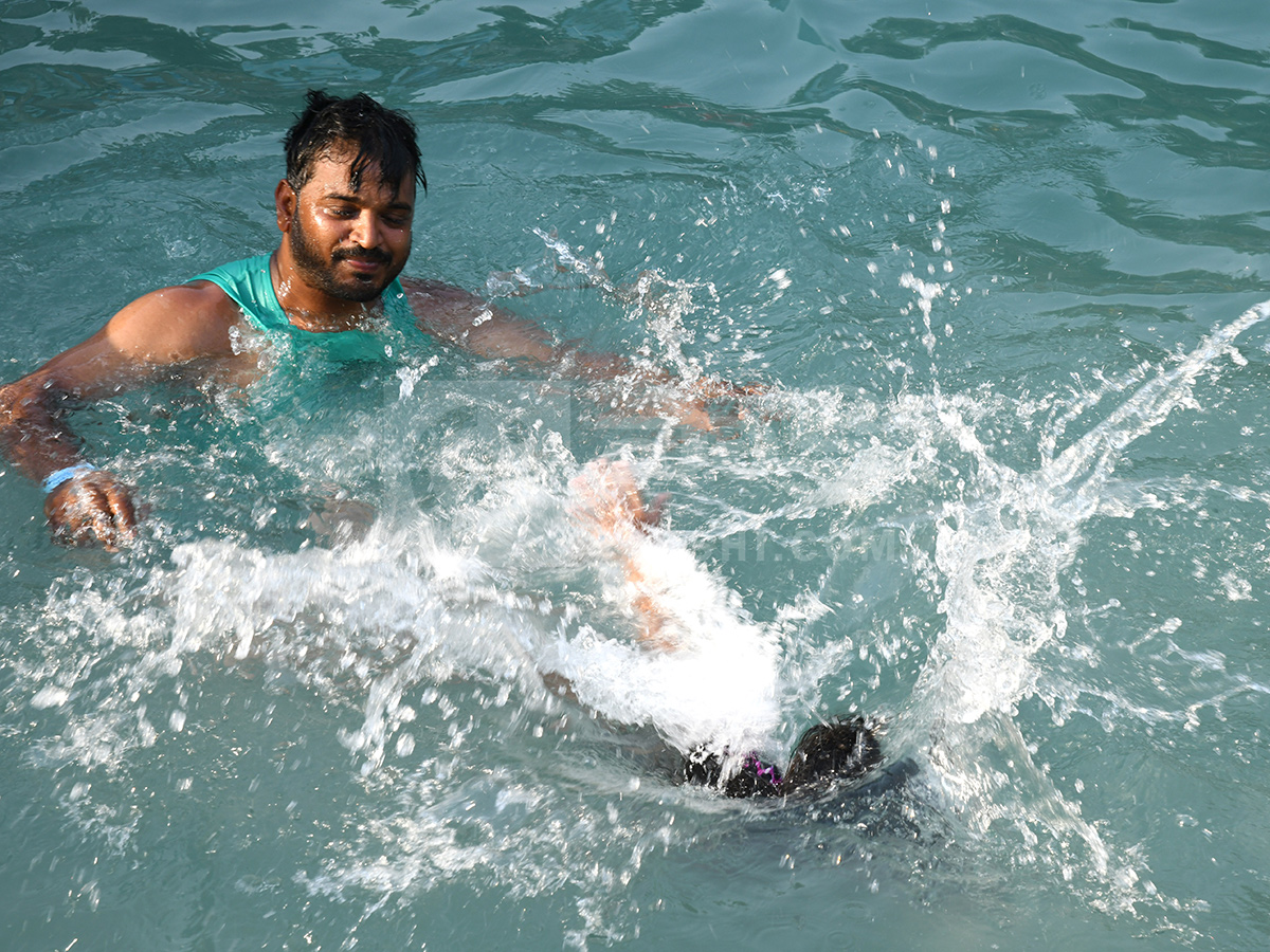 Summer Effect Huge Crowd in Jalavihar is Waterpark Hyderabad12