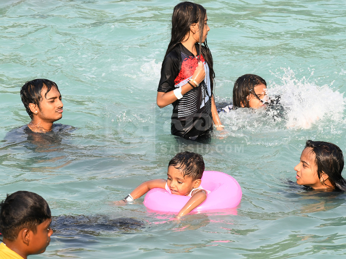 Summer Effect Huge Crowd in Jalavihar is Waterpark Hyderabad15