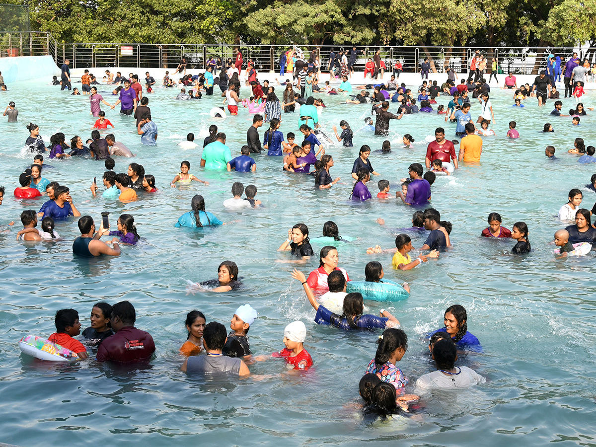 Summer Effect Huge Crowd in Jalavihar is Waterpark Hyderabad18
