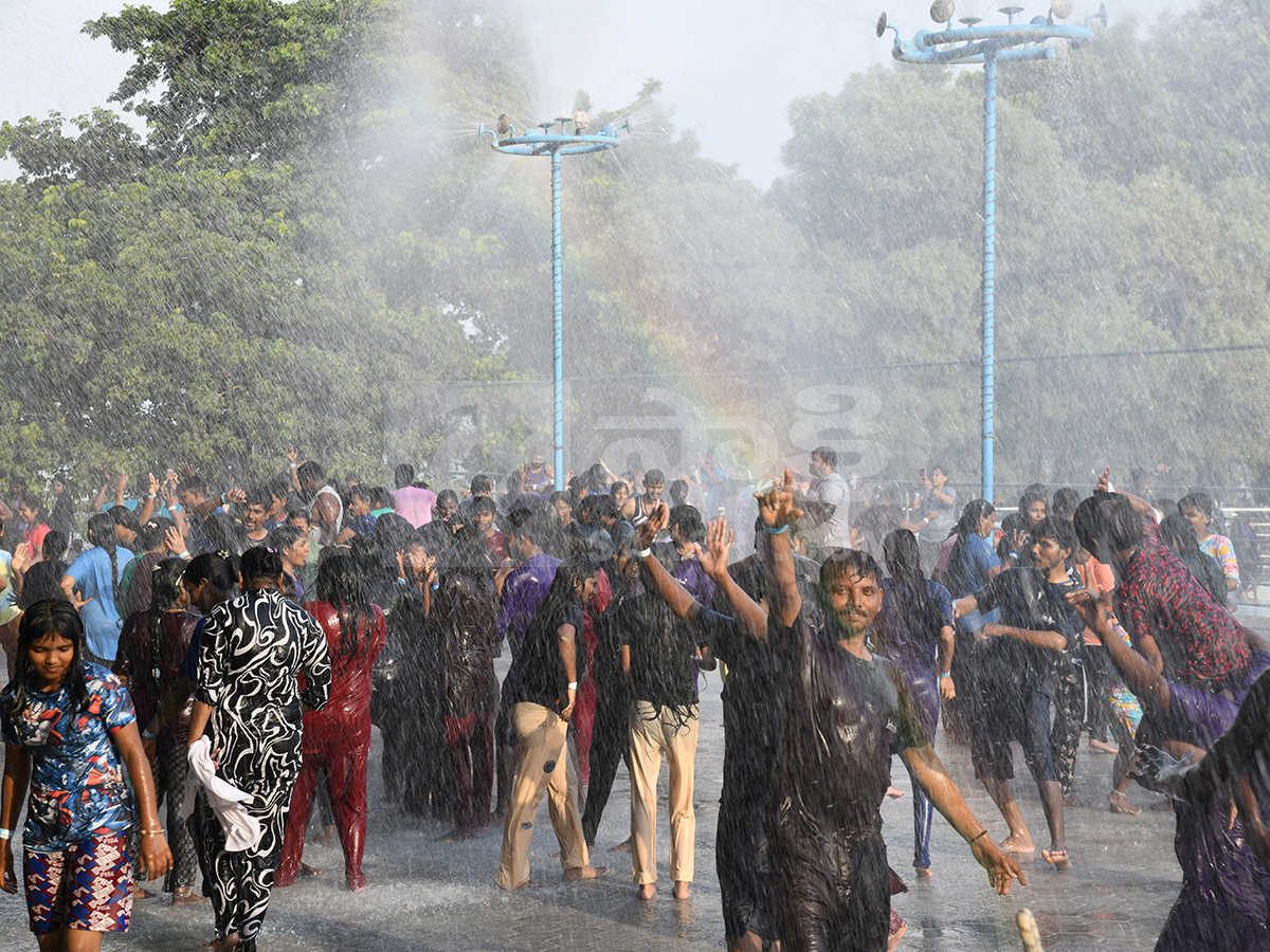 Summer Effect Huge Crowd in Jalavihar is Waterpark Hyderabad2