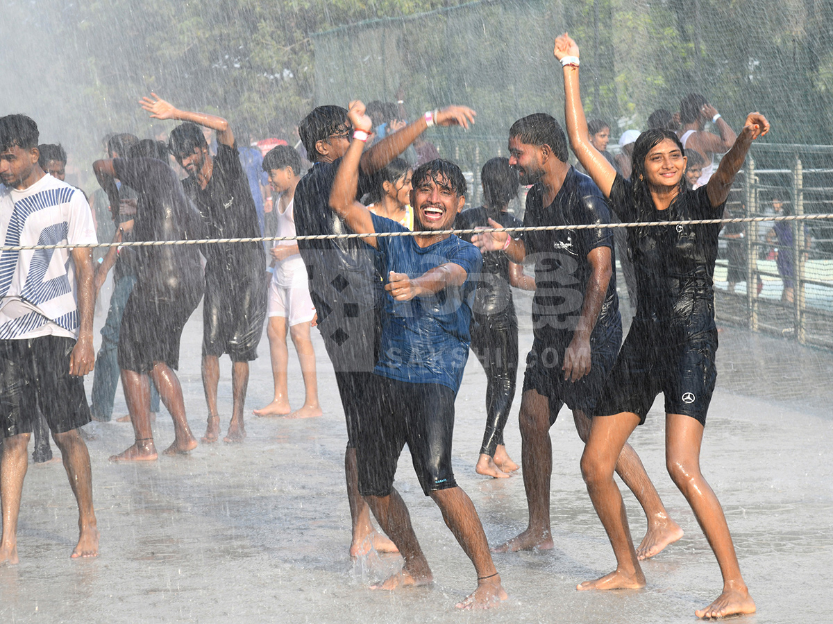 Summer Effect Huge Crowd in Jalavihar is Waterpark Hyderabad4