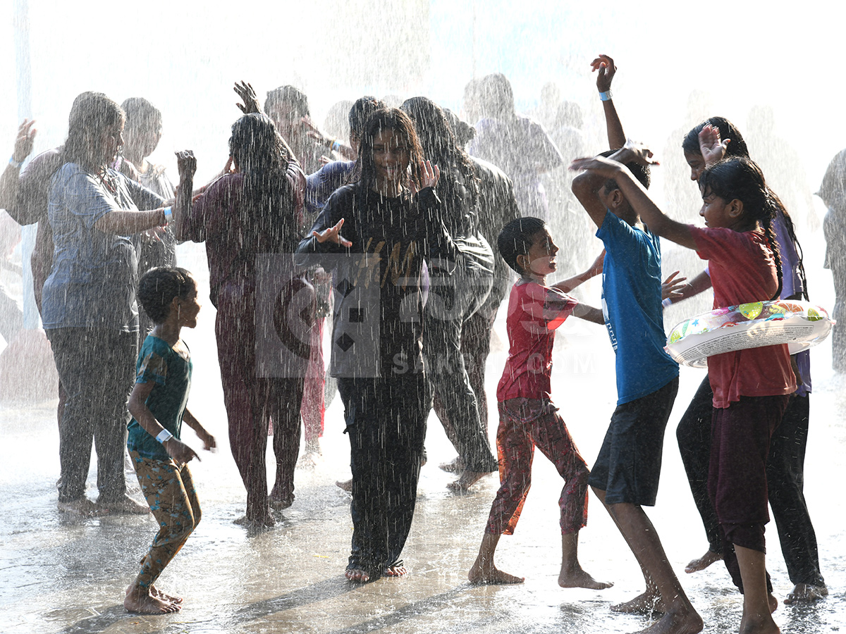 Summer Effect Huge Crowd in Jalavihar is Waterpark Hyderabad7