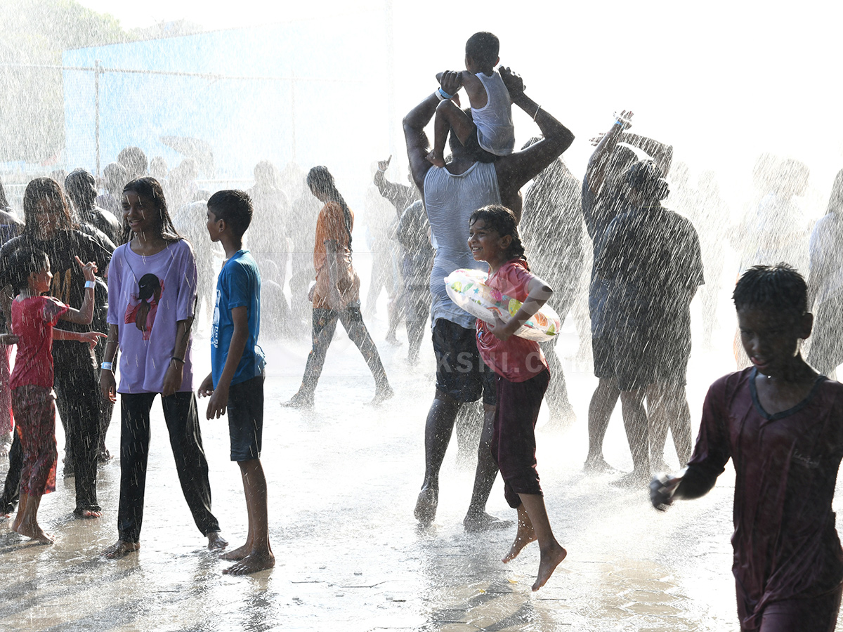 Summer Effect Huge Crowd in Jalavihar is Waterpark Hyderabad8