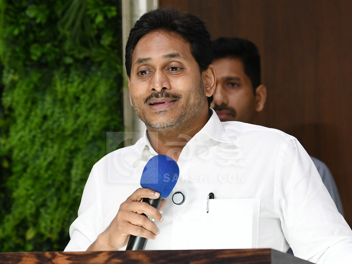 YS jagan Launched Chandrababu Vennupotuku Rendellu Book Photos12
