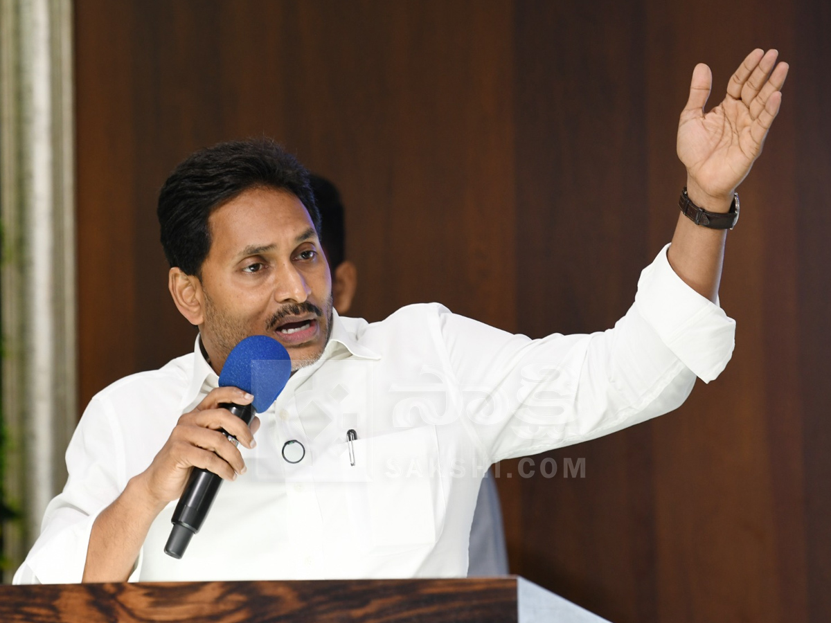 YS jagan Launched Chandrababu Vennupotuku Rendellu Book Photos20