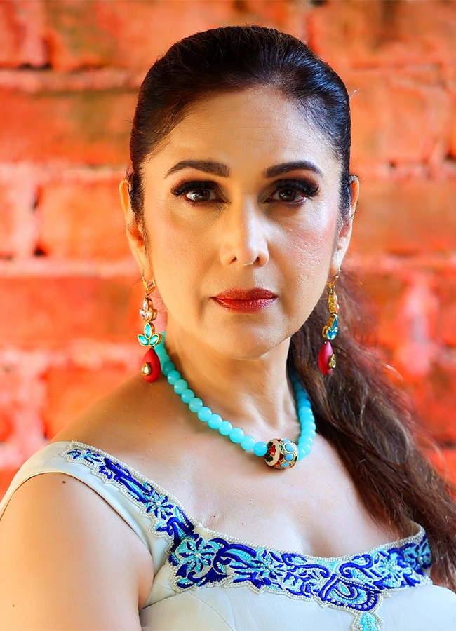 Aapadbandhavudu Fame Actress Meenakshi Seshadri Viral Photos13