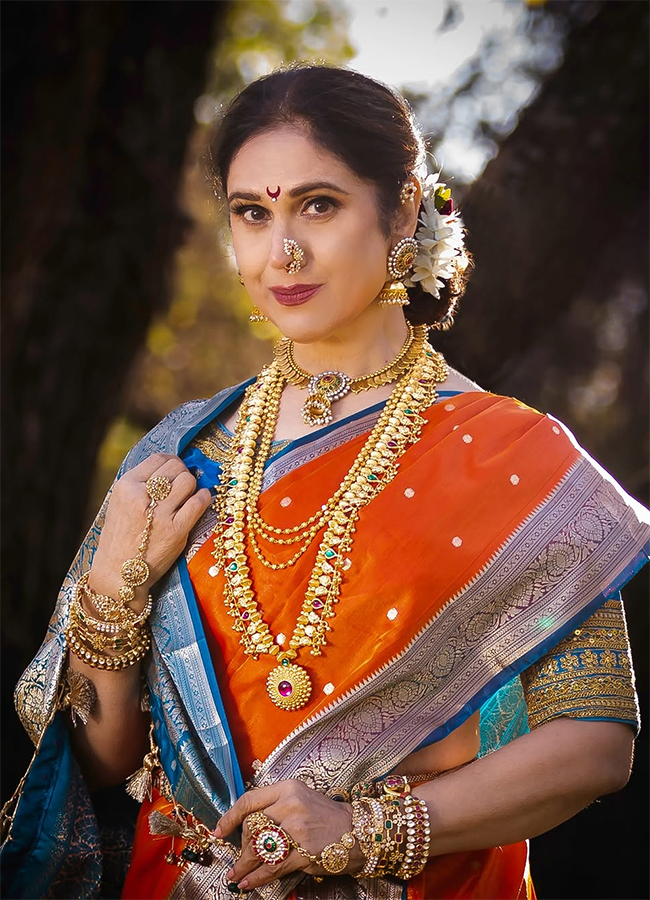 Aapadbandhavudu Fame Actress Meenakshi Seshadri Viral Photos14