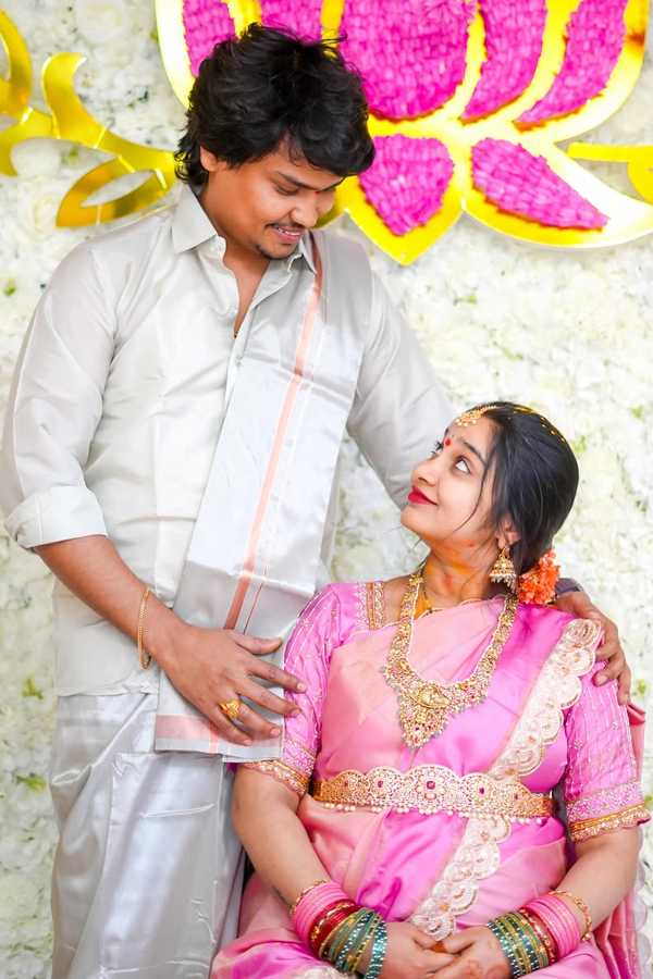 Jabardasth Kevvu kartheek Shares Wife Baby Shower Function Photos3
