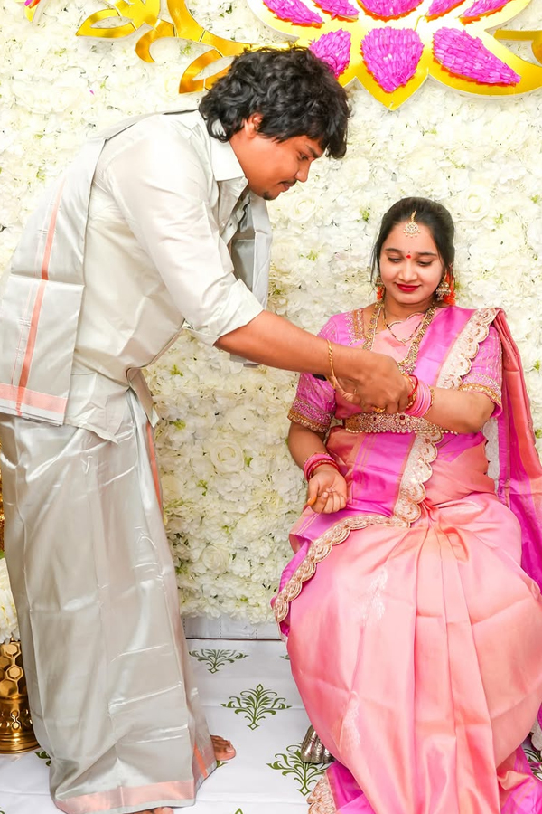 Jabardasth Kevvu kartheek Shares Wife Baby Shower Function Photos7