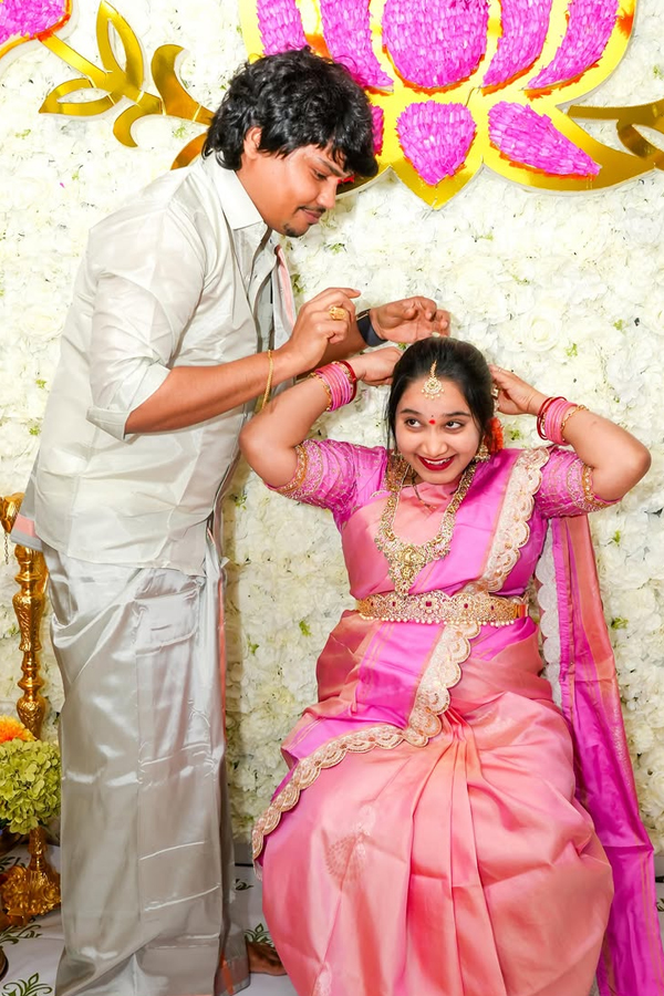 Jabardasth Kevvu kartheek Shares Wife Baby Shower Function Photos9