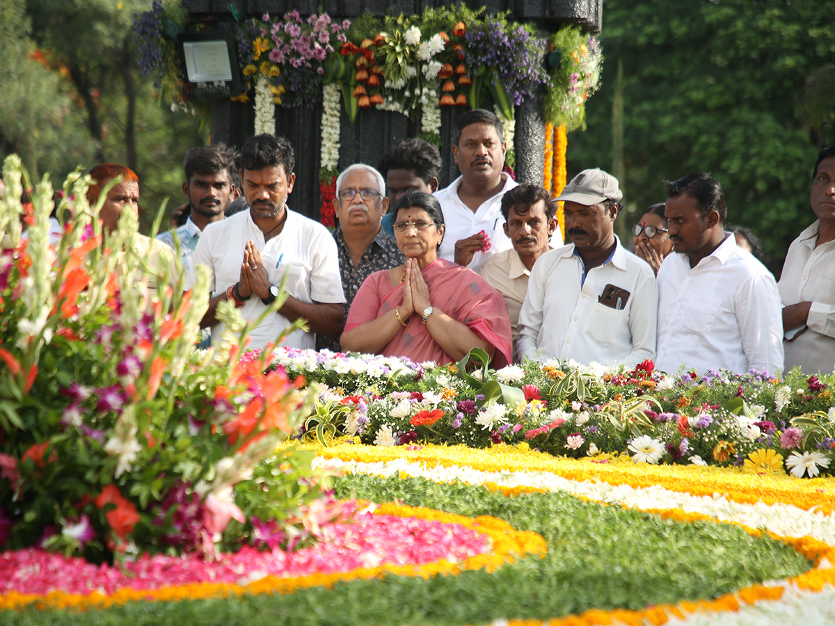 Junior NTR Paid Tribute to Rama Rao NTR Ghat in Hyderabad10