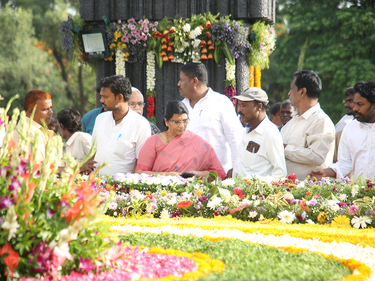 Junior NTR Paid Tribute to Rama Rao NTR Ghat in Hyderabad12