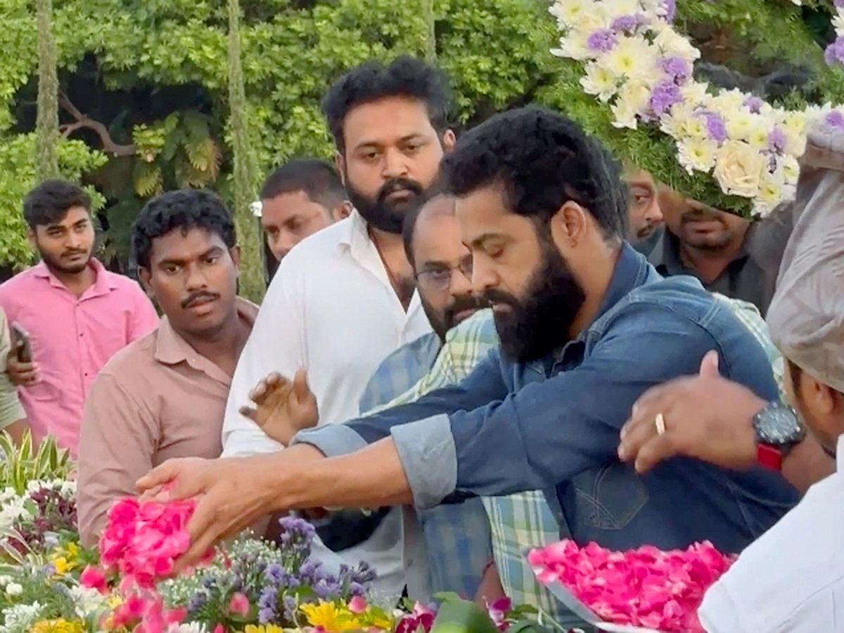 Junior NTR Paid Tribute to Rama Rao NTR Ghat in Hyderabad15