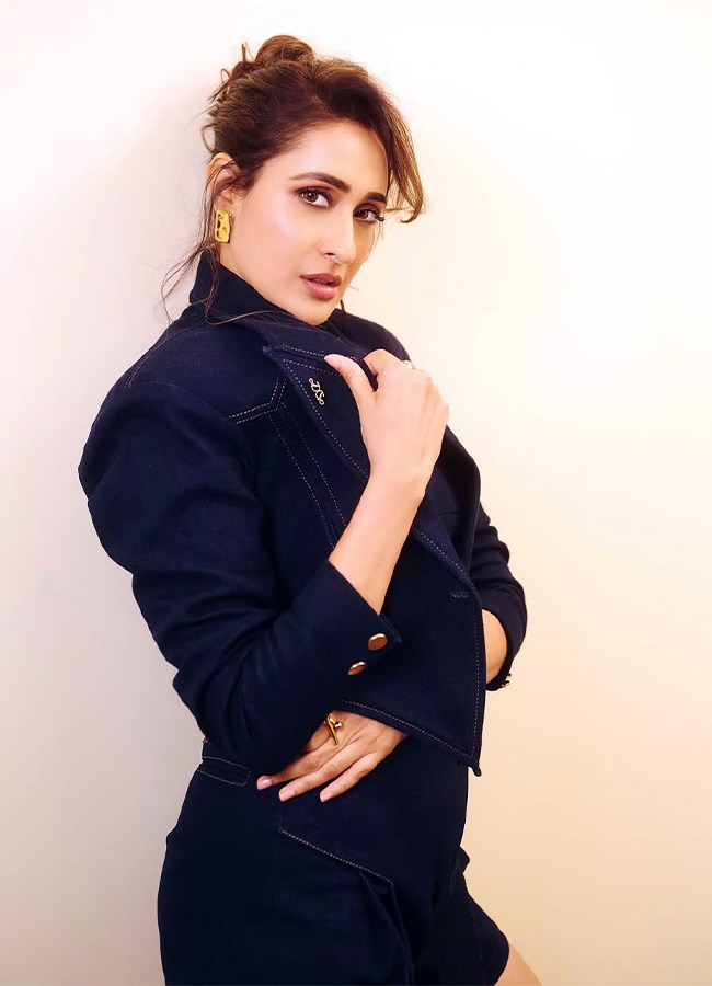 Pragya Jaiswal looks pretty in a black dress Photos10