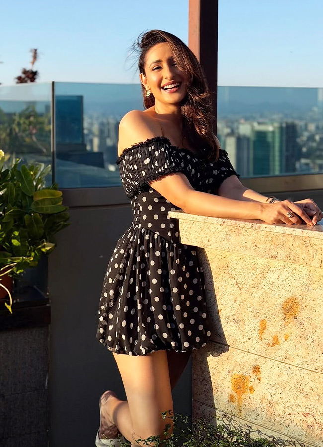 Pragya Jaiswal looks pretty in a black dress Photos2