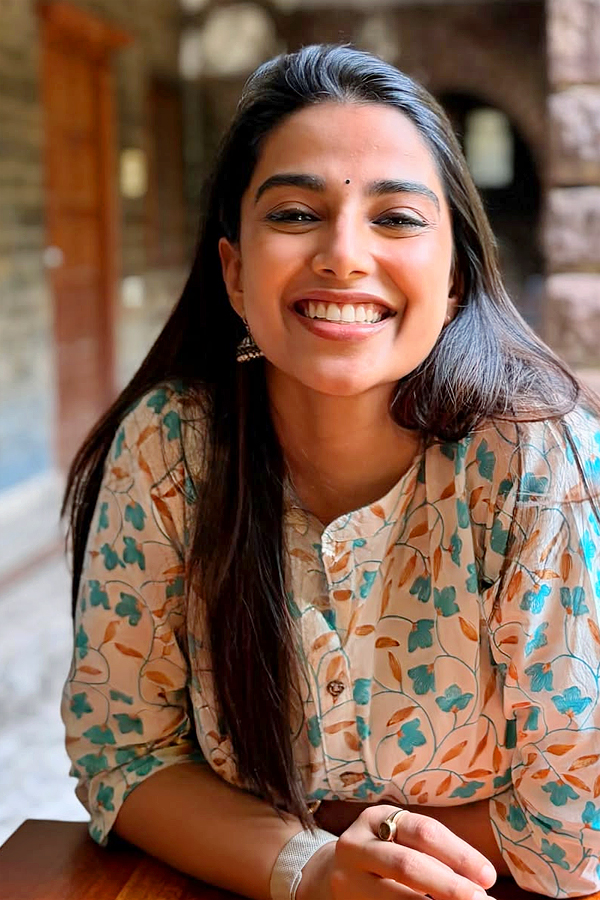 Actress Meenakshi Chaudhary Latest Stunning Photos2