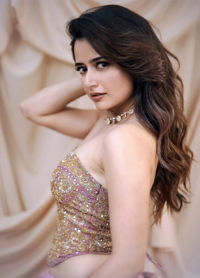 Ashika Ranganath looks like a true beauty Photos2