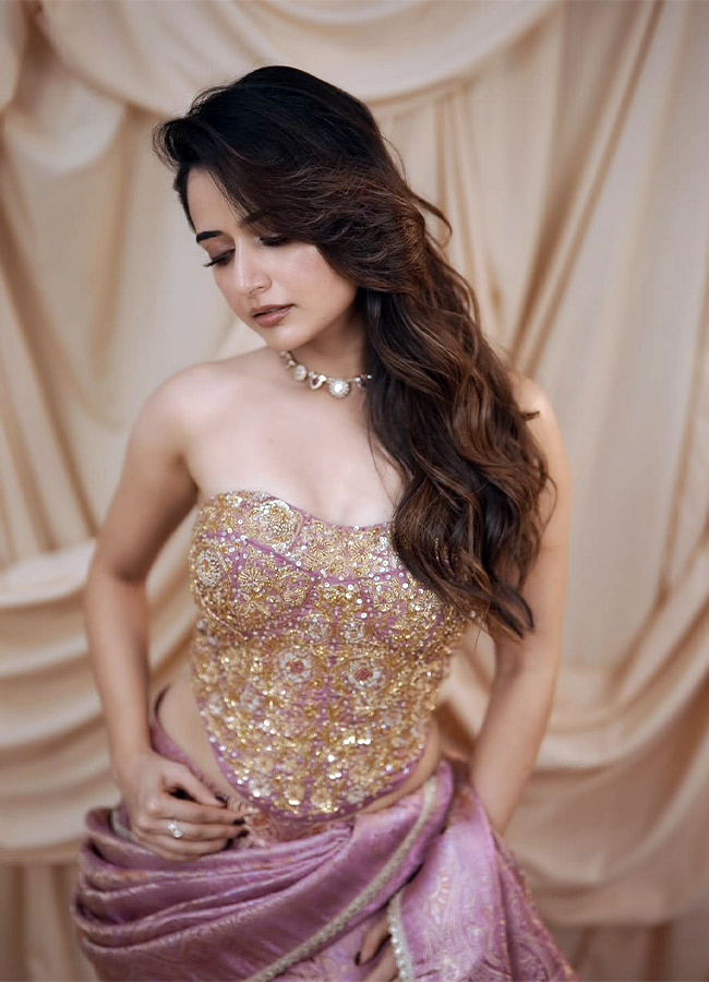 Ashika Ranganath looks like a true beauty Photos3