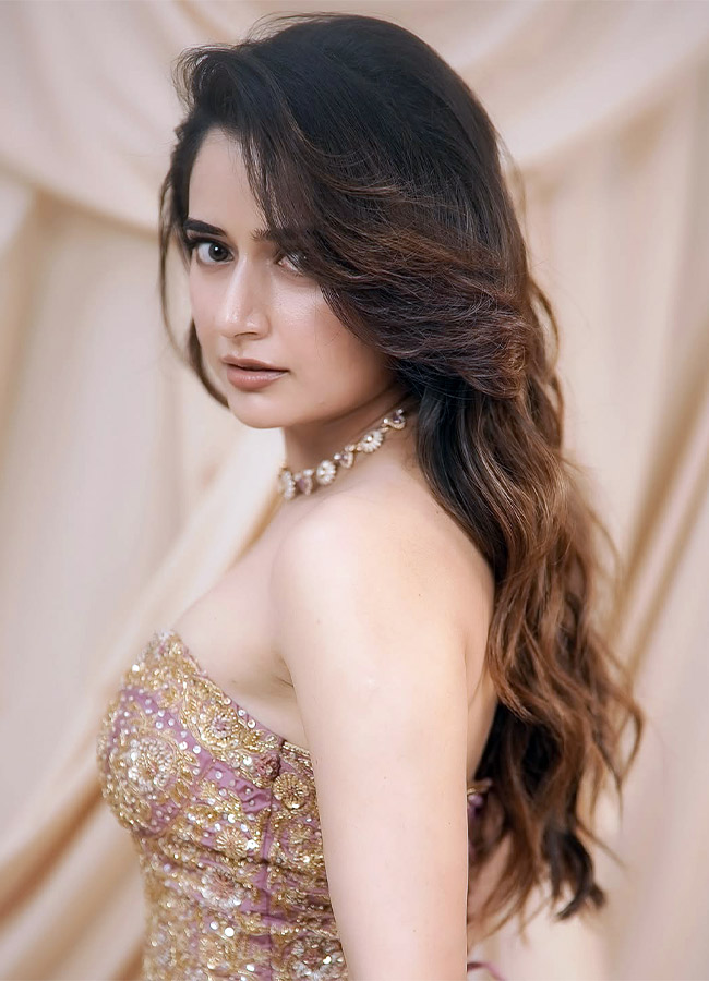 Ashika Ranganath looks like a true beauty Photos4