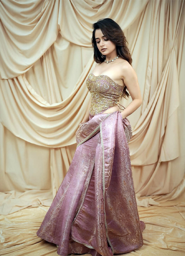 Ashika Ranganath looks like a true beauty Photos7