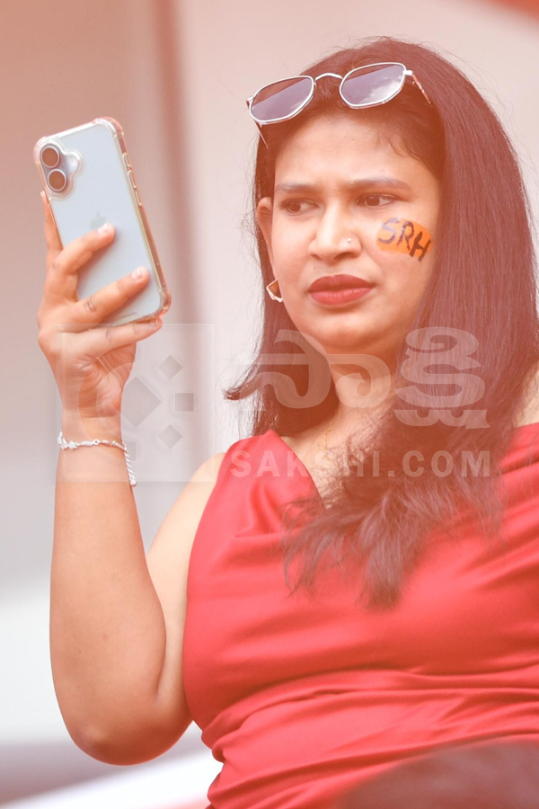 IPL Fans Josh At SRH Vs KKR Match Photos11