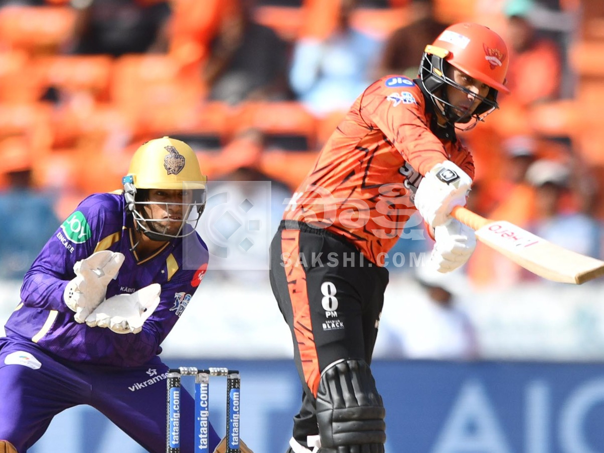IPL Fans Josh At SRH Vs KKR Match Photos25
