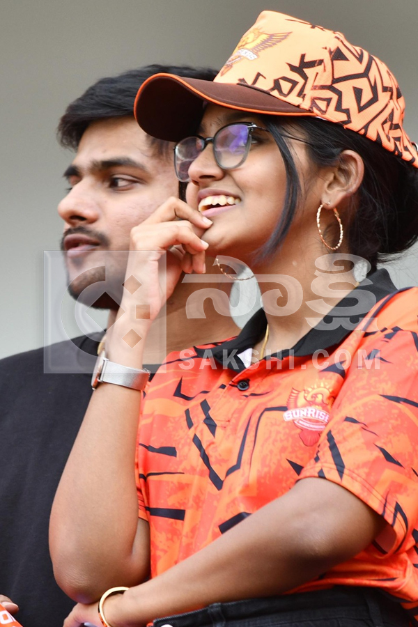 IPL Fans Josh At SRH Vs KKR Match Photos14