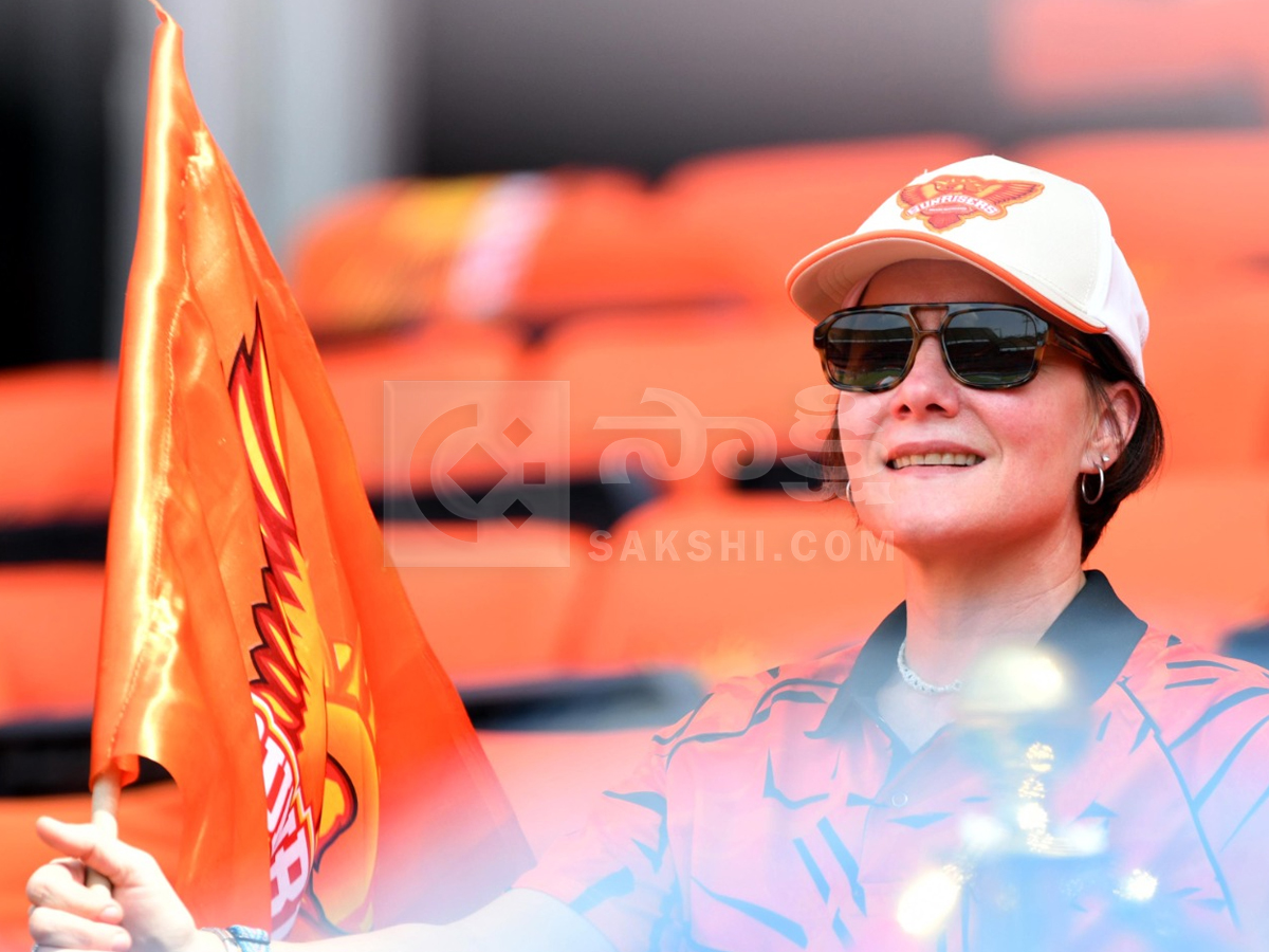 IPL Fans Josh At SRH Vs KKR Match Photos17