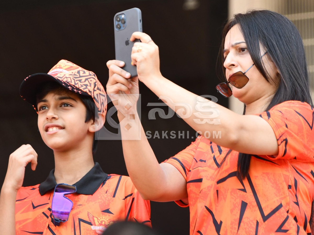 IPL Fans Josh At SRH Vs KKR Match Photos18