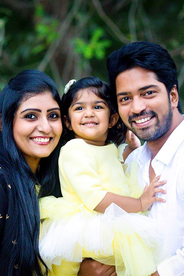 Allari Naresh And Virupa Celebrates 11th Year Wedding Anniversary Photos13