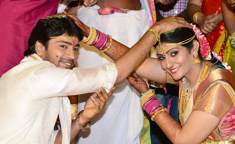 Allari Naresh And Virupa Celebrates 11th Year Wedding Anniversary Photos3