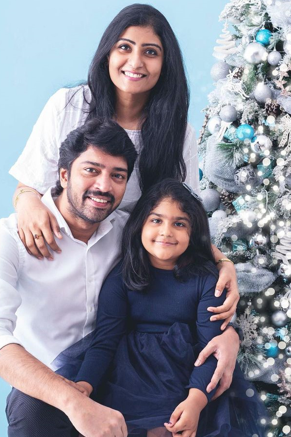 Allari Naresh And Virupa Celebrates 11th Year Wedding Anniversary Photos21