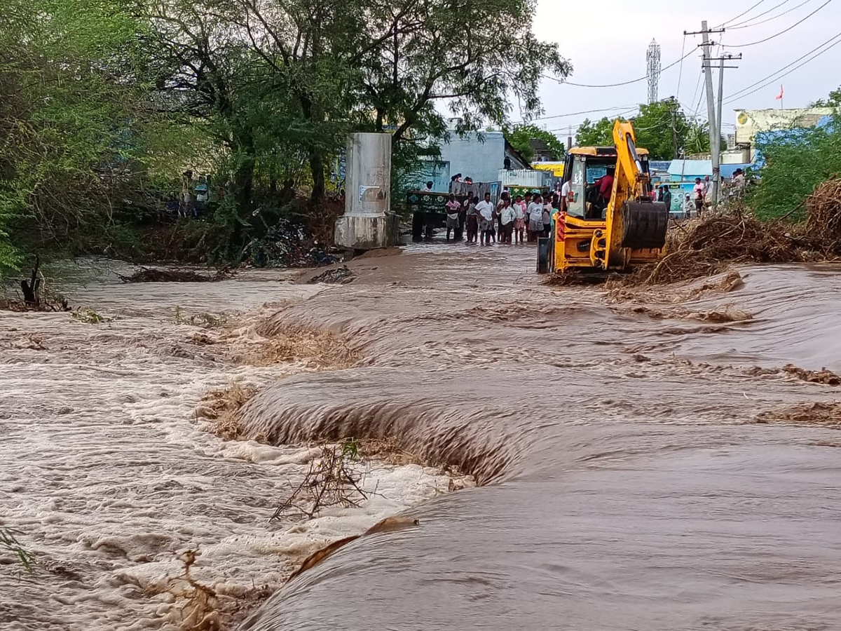 Thunderstorms wreak havoc in several districts of AP2