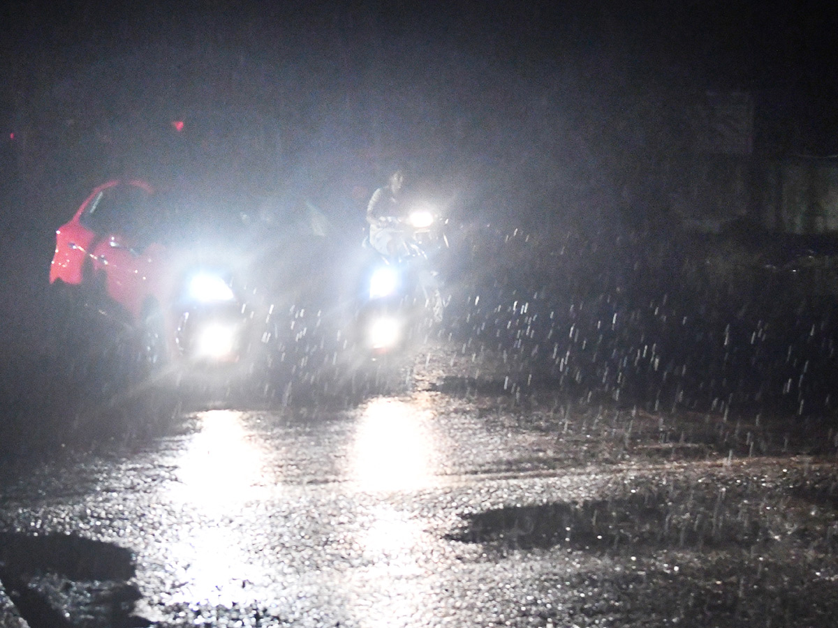 Thunderstorms wreak havoc in several districts of AP26