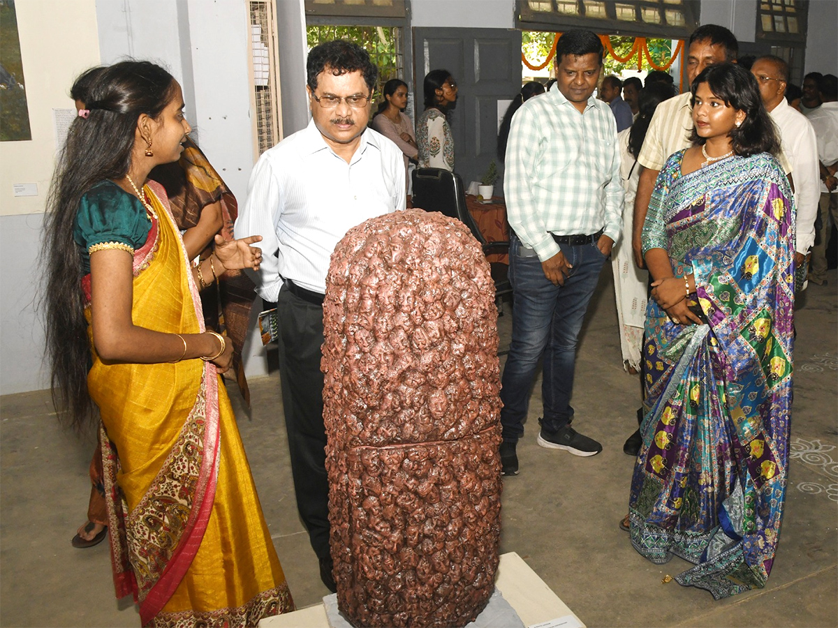 Visakhapatnam : AU Fine Arts Captivates Photos11
