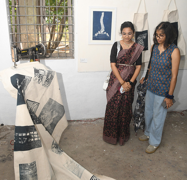 Visakhapatnam : AU Fine Arts Captivates Photos15