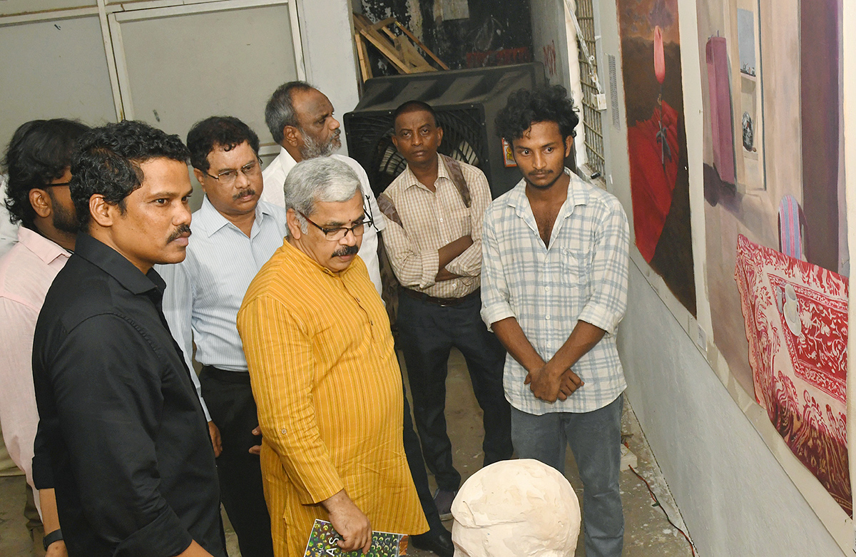 Visakhapatnam : AU Fine Arts Captivates Photos16