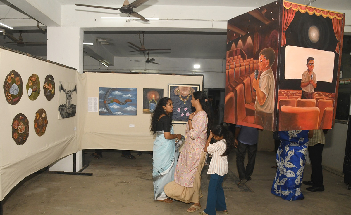 Visakhapatnam : AU Fine Arts Captivates Photos5