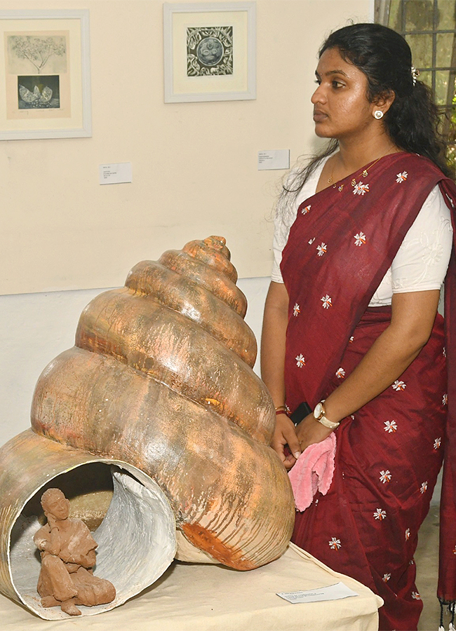 Visakhapatnam : AU Fine Arts Captivates Photos6