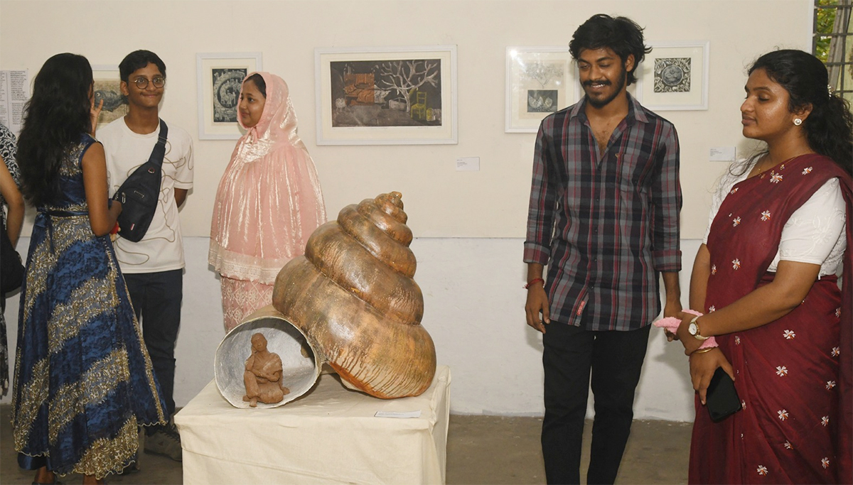 Visakhapatnam : AU Fine Arts Captivates Photos7