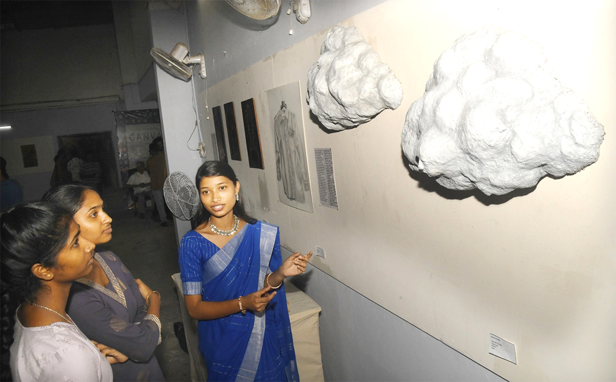 Visakhapatnam : AU Fine Arts Captivates Photos8