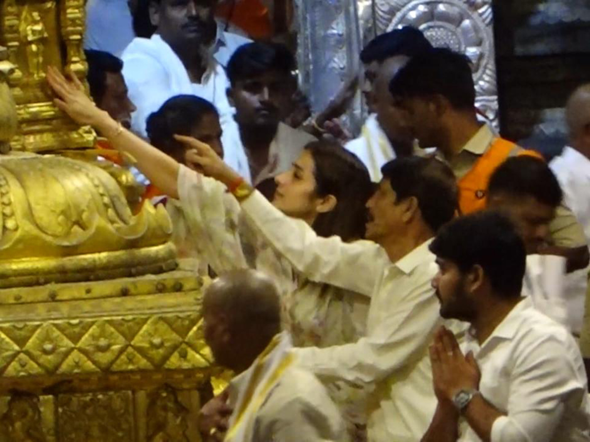 #TNElectionResults : Actress Trisha Krishnan visited the Tirumala10